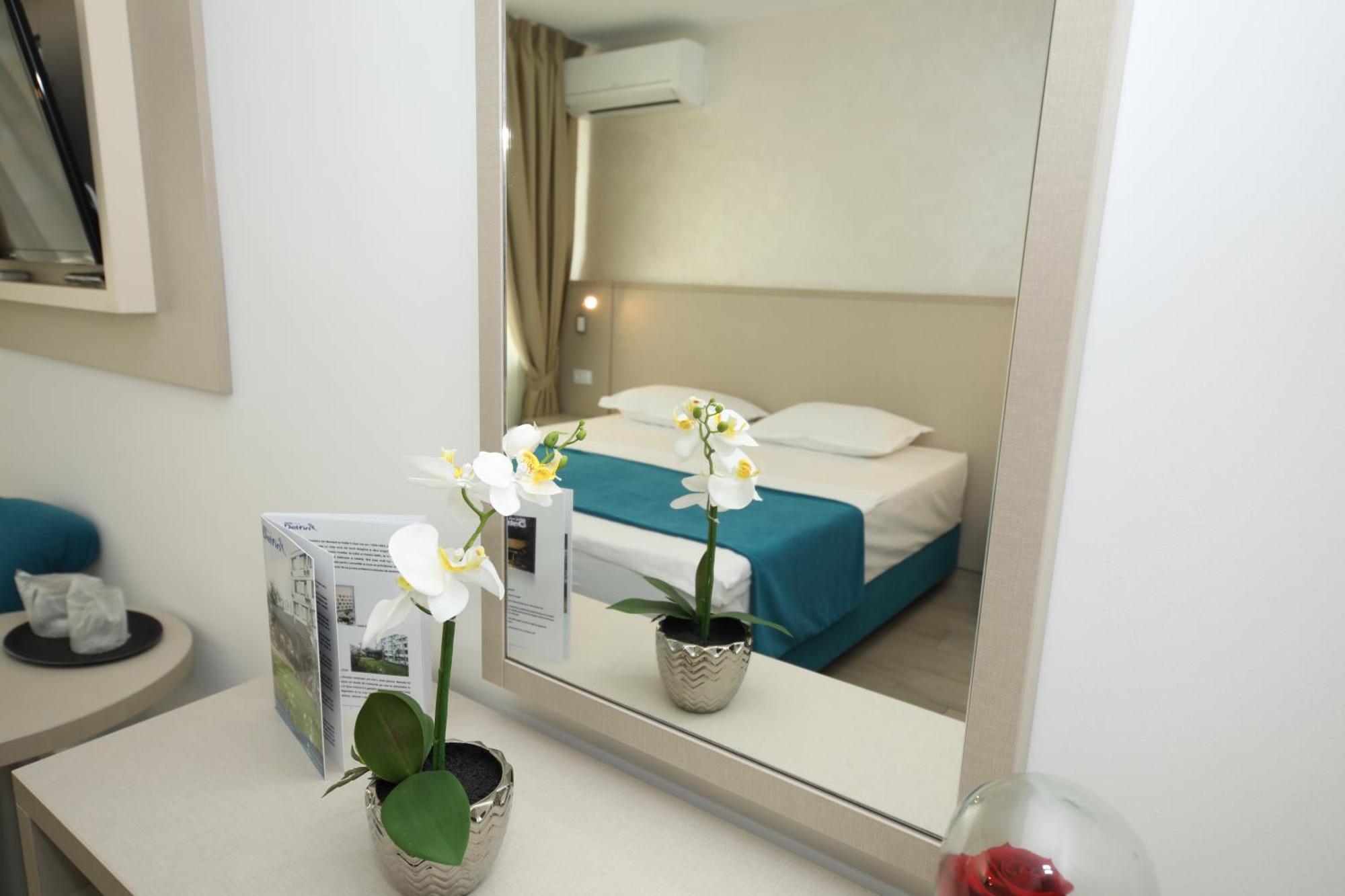 Hotel Delfin Mamaia Buitenkant foto